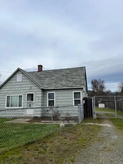 1720 SW Bridge Street, Grants Pass, OR 97526 - #1