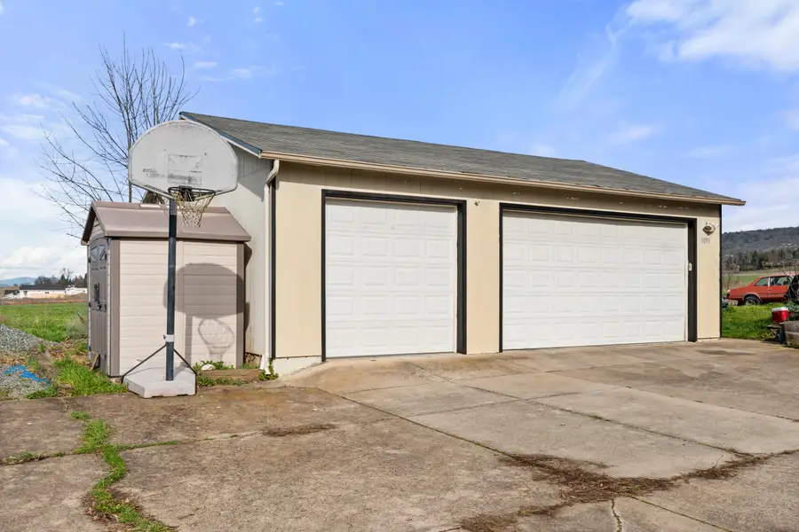 3093 Paul Circle, Medford, OR 97504 - #3