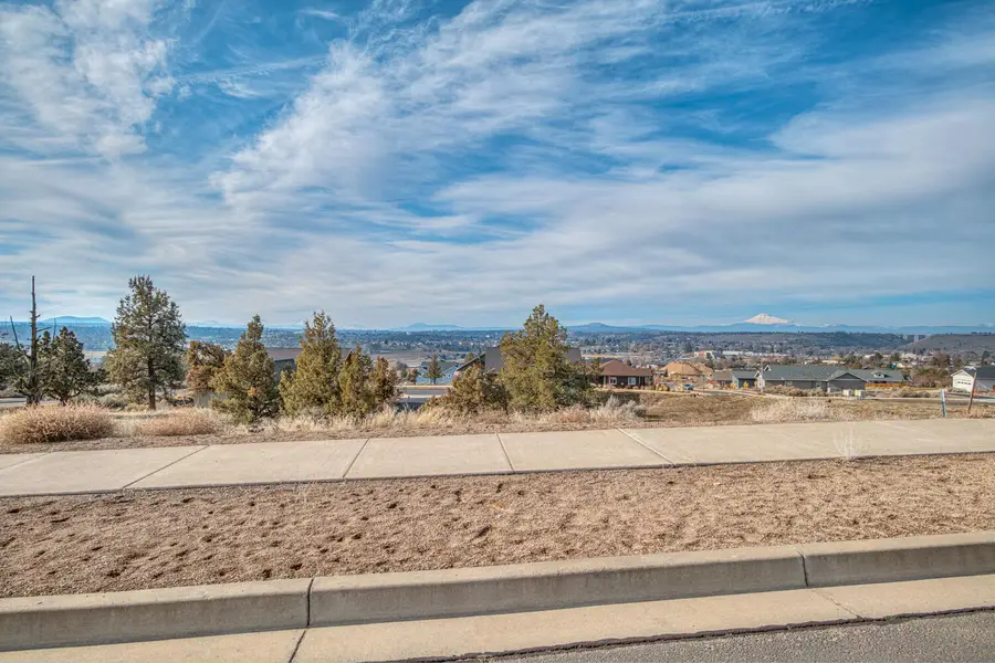 464 SE Manzanita Drive, Madras, OR 97741 - #3