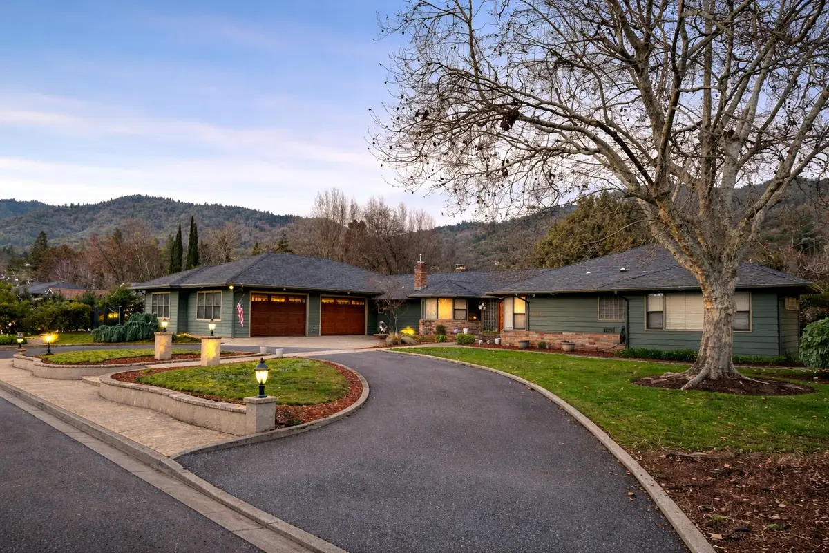 1117 NE Memorial Drive, Grants Pass, OR 97526 - #1