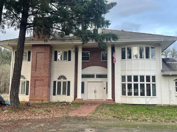 800 Sunny Glen Way, Wolf Creek, OR 97497