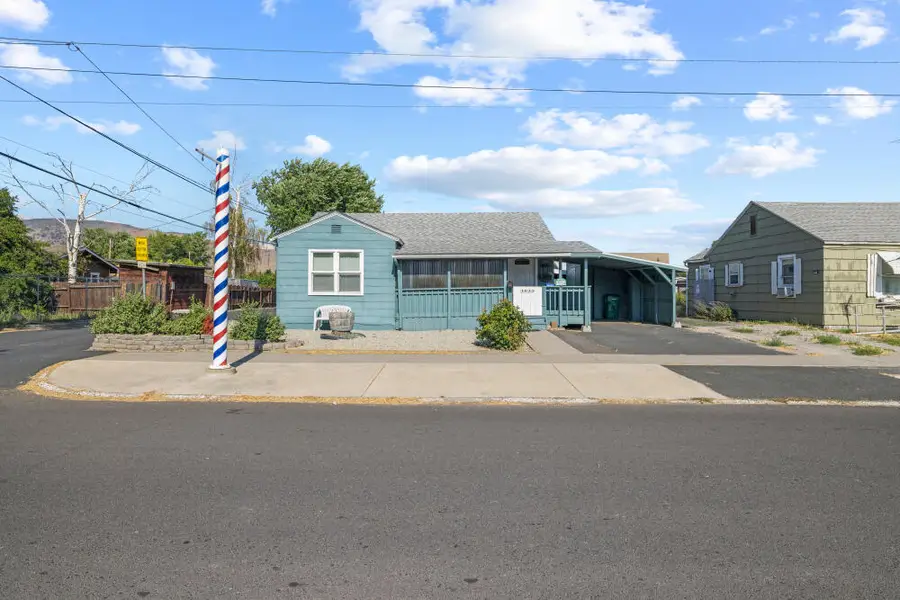 1633 Division Street, Klamath Falls, OR 97601 - #3