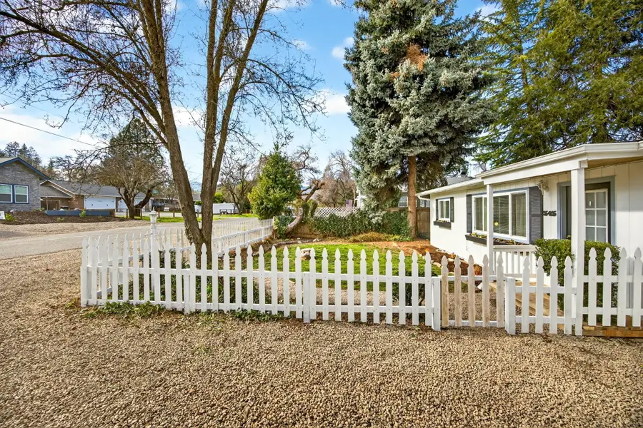 545 E C Street, Jacksonville, OR 97530 - #3