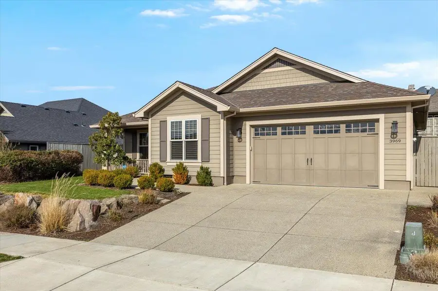 3969 Sunleaf Avenue, Medford, OR 97504 - #3