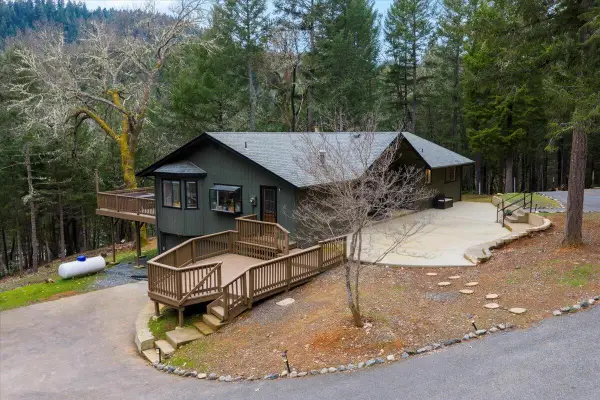 350 Splendor Drive, Wilderville, OR 97543