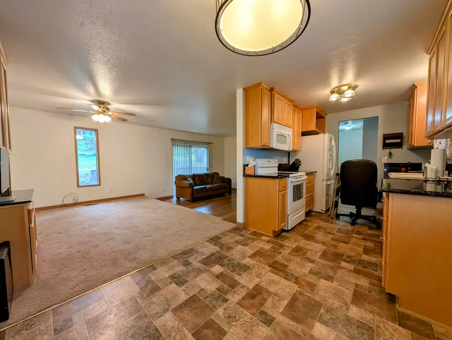 1661 NE Terrace Drive, Grants Pass, OR 97526 - #3