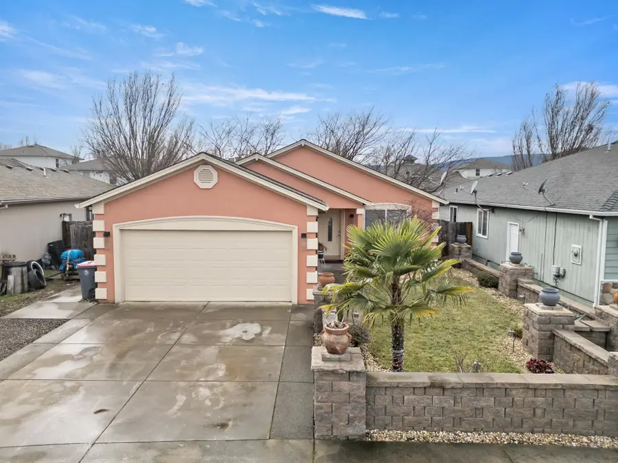 18 Scholarship Way, Medford, OR 97501 - #3