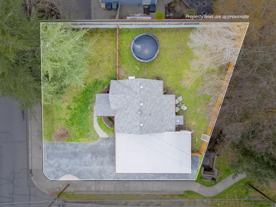 1202 NW B Street, Grants Pass, OR 97526 - #3