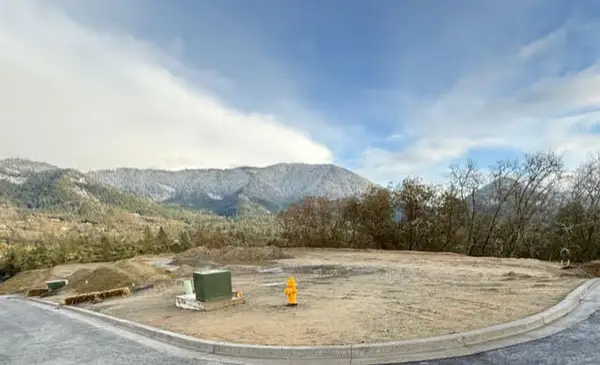 1010 SE Smith Hill Lane, Grants Pass, OR 97527