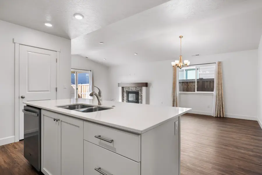 3537 NW 10th Place, Redmond, OR 97756 - #3