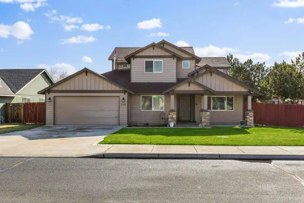 2146 NW 22nd Street, Redmond, OR 97756