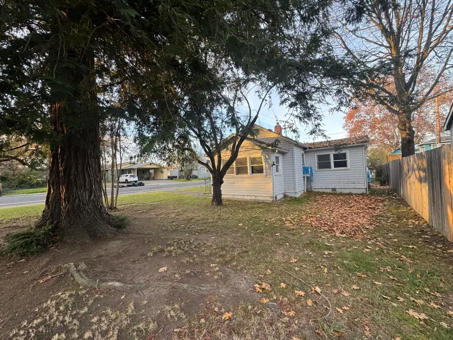 1052 W 12th Street, Medford, OR 97501 - #3