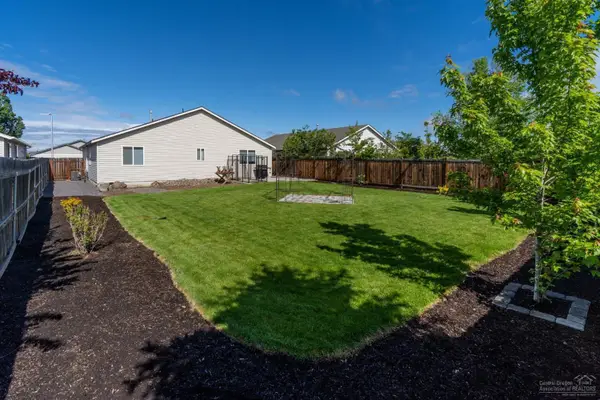 2940 NW 9th Lane, Redmond, OR 97756