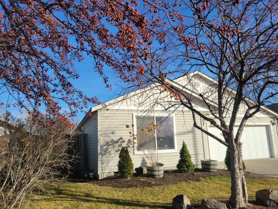 2940 NW 9th Lane, Redmond, OR 97756 - #3