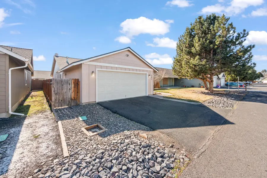 583 SE Ponderosa Drive, Madras, OR 97741 - #3