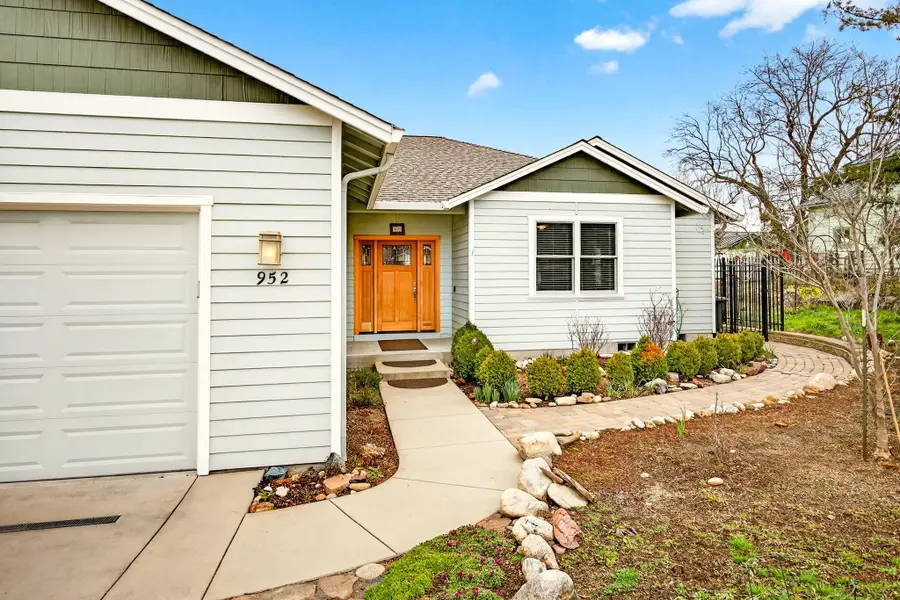 952 Oak Street, Ashland, OR 97520 - #2