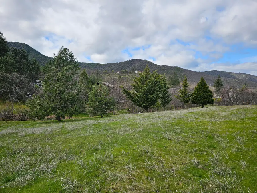 483 Strawberry Lane, Ashland, OR 97520 - #2