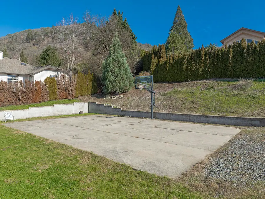 840 NE Tokay Heights, Grants Pass, OR 97526 - #3