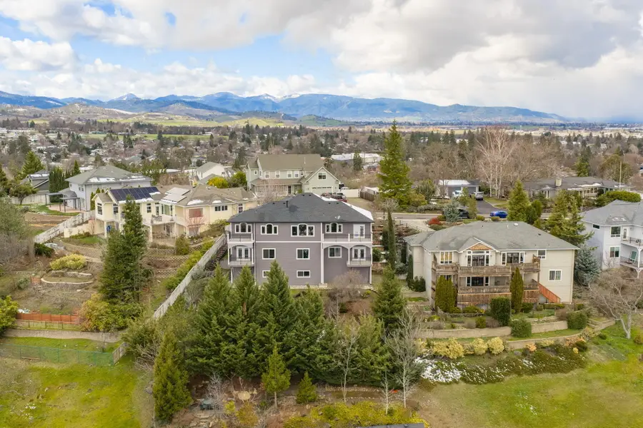 817 Amerman Drive, Phoenix, OR 97535 - #2