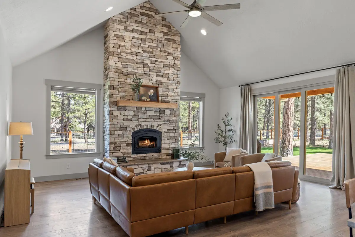 69270 Lariat, Sisters, OR 97759 - #1