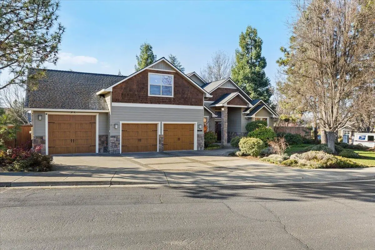 1104 Pumpkin Ridge, Eagle Point, OR 97524 - #1