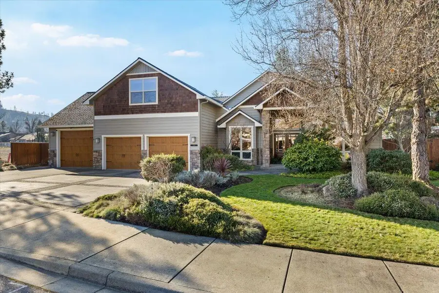 1104 Pumpkin Ridge, Eagle Point, OR 97524 - #3