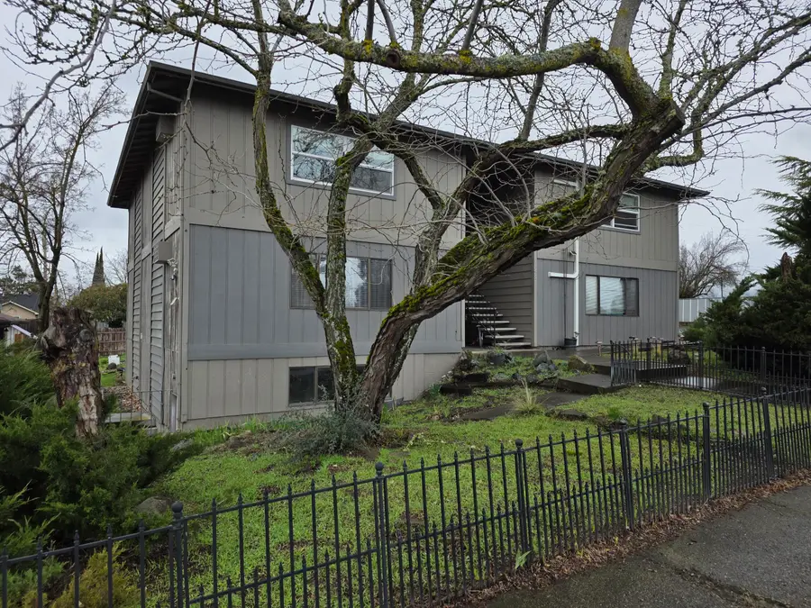 283 N 10th Street, Central Point, OR 97502 - #2