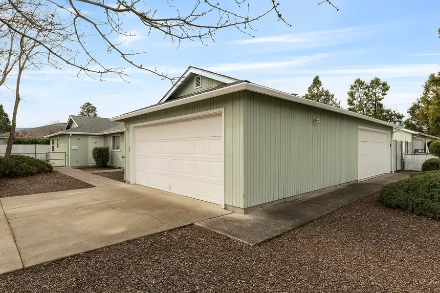 731 Maple Street, Central Point, OR 97502 - #2