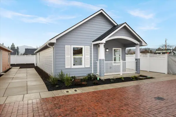 198 New Spirit Way #Lot 28, Medford, OR 97501