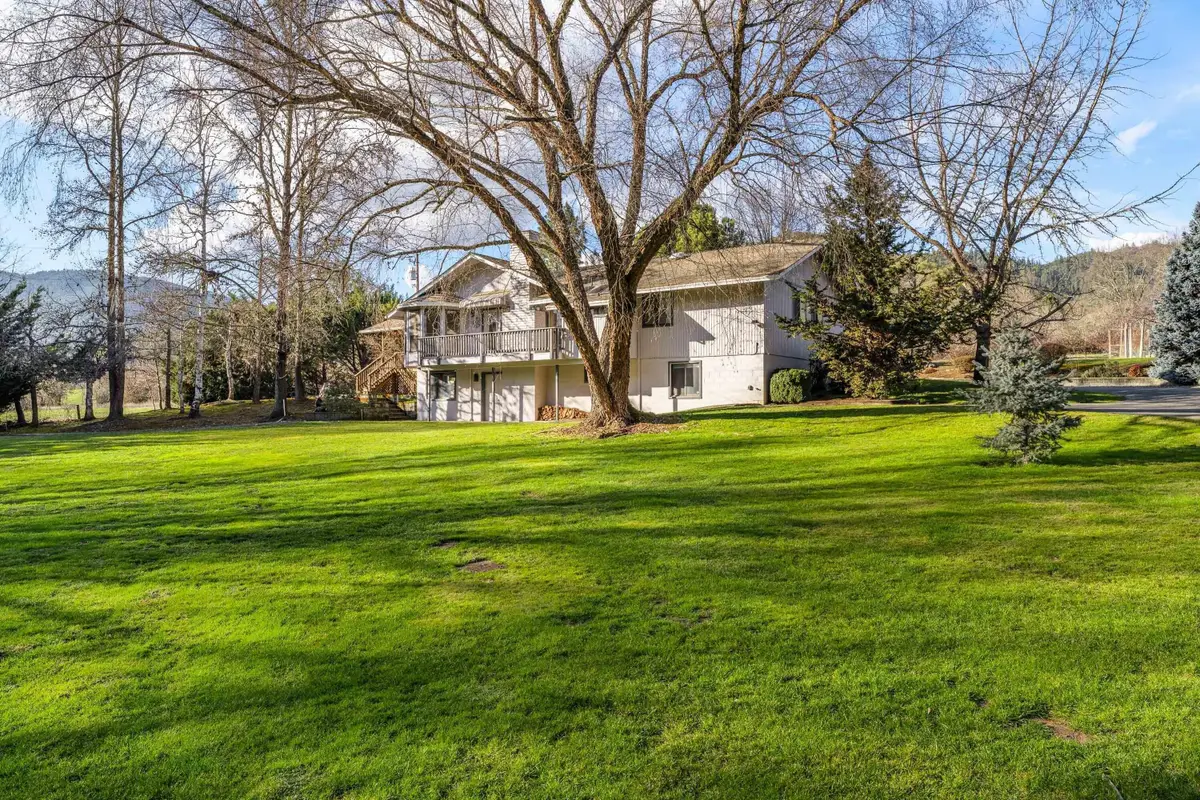 949 Wards Creek Road, Rogue River, OR 97537 - #1