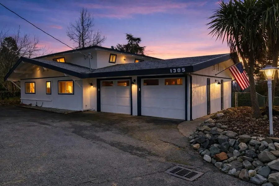 1305 NE Roseana Drive, Grants Pass, OR 97526 - #2