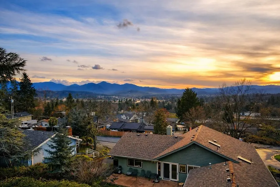 1305 NE Roseana Drive, Grants Pass, OR 97526 - #3