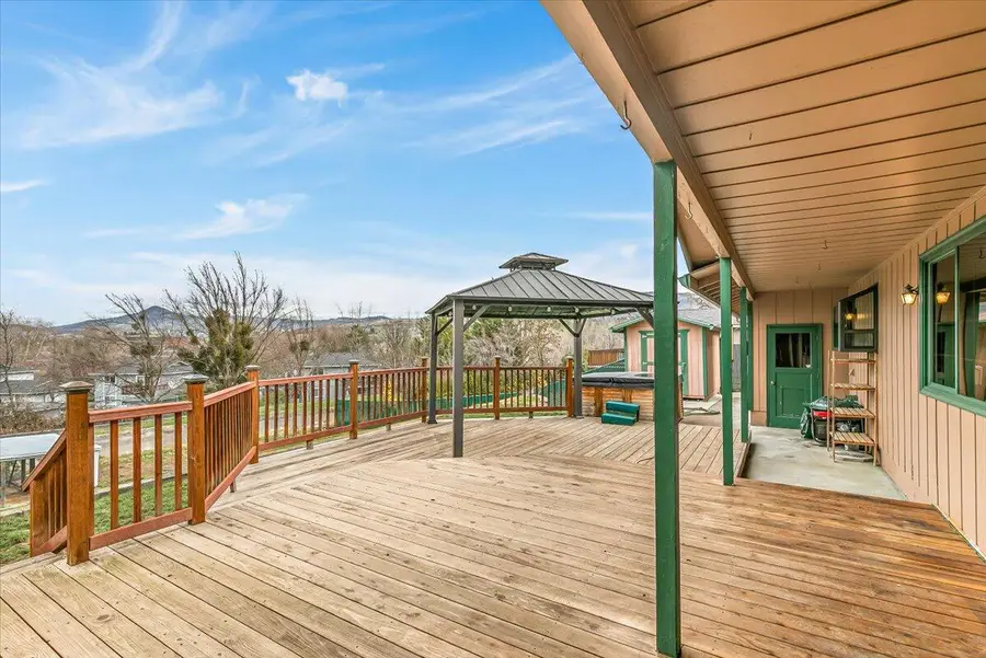 401 Elm Street, Phoenix, OR 97535 - #2