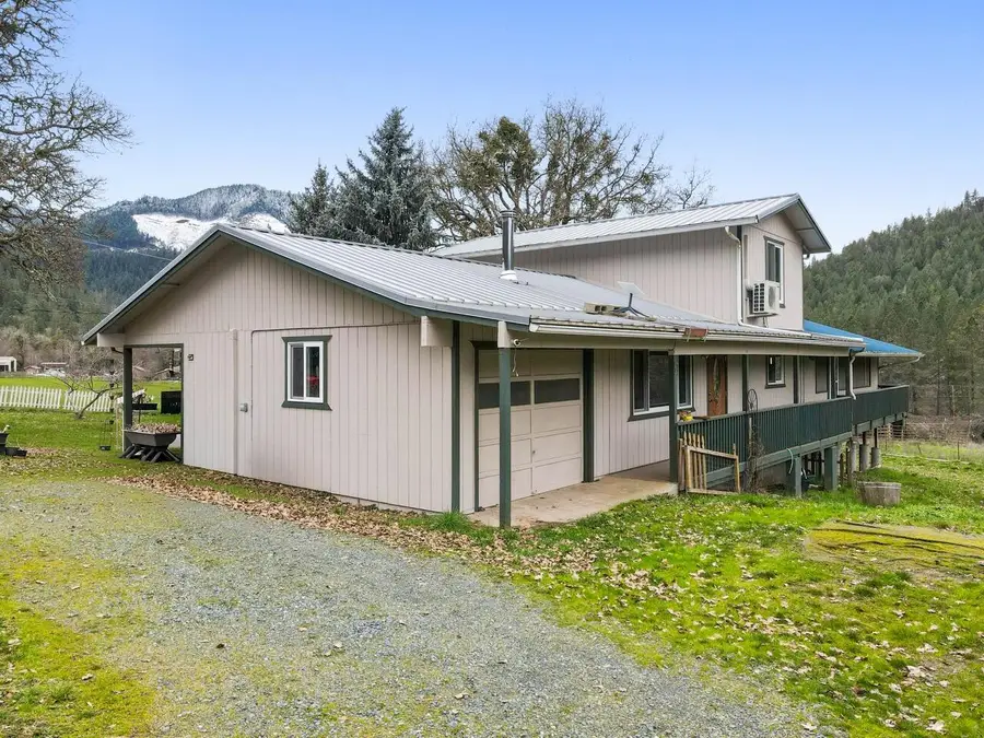 431 Murphy Gulch Road, Rogue River, OR 97537 - #2