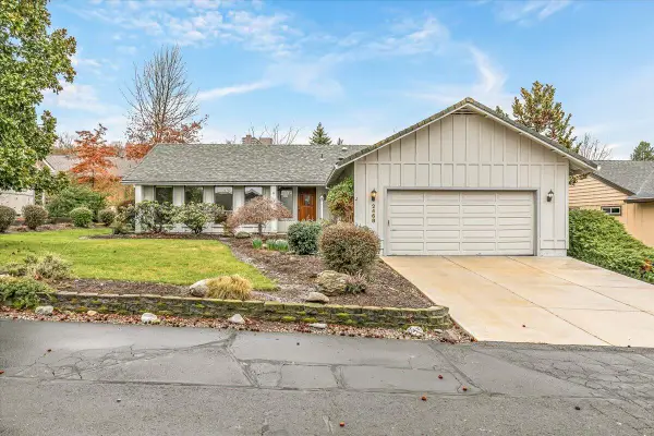 2468 Republic Way, Medford, OR 97504