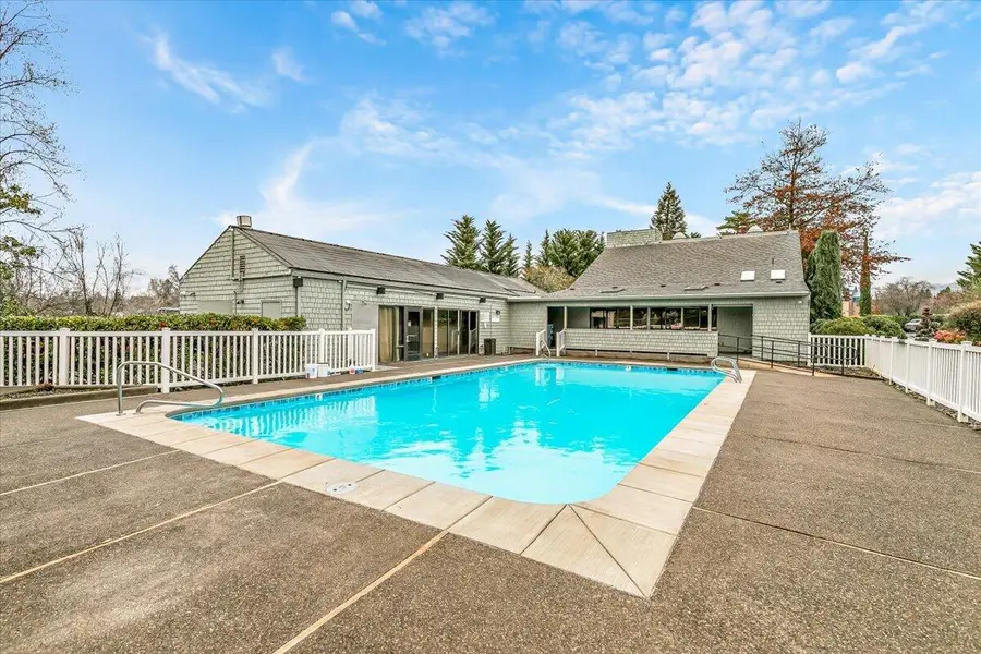 2468 Republic Way, Medford, OR 97504 - #2