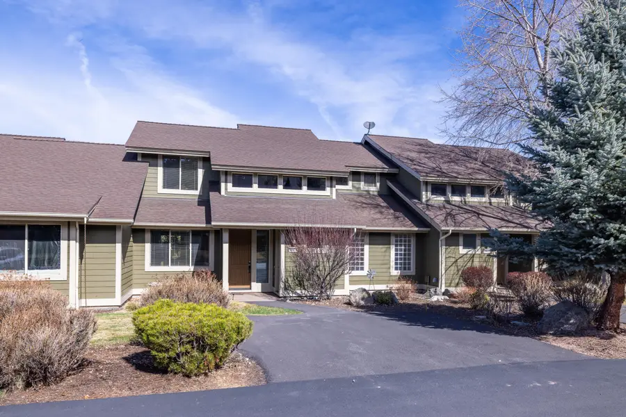 10674 Village Loop, Redmond, OR 97756 - #2