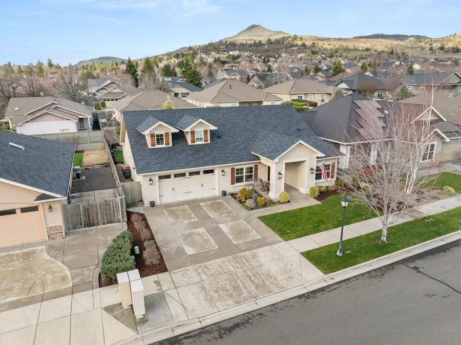 3767 Sunleaf Avenue, Medford, OR 97504 - #3