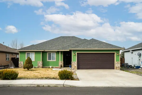 2465 NE 7th Lane, Redmond, OR 97756