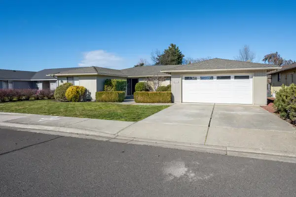 540 Golf View Drive, Medford, OR 97504