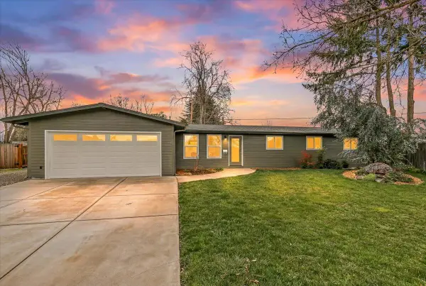 532 Barry Circle, Medford, OR 97501