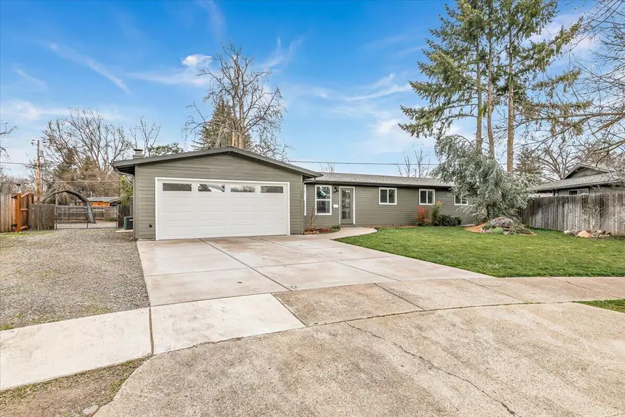 532 Barry Circle, Medford, OR 97501 - #2