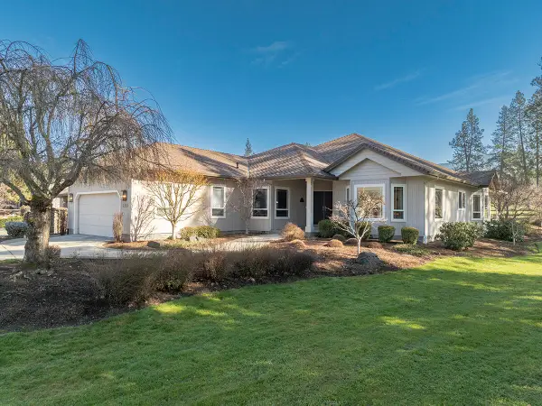 209 Twisted Pine Drive, Grants Pass, OR 97527