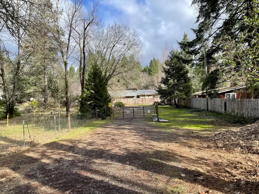 411 S Old Stage Road, Cave Junction, OR 97523 - #2