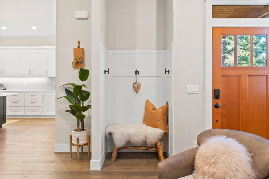 347 E Jefferson Avenue, Sisters, OR 97759 - #3