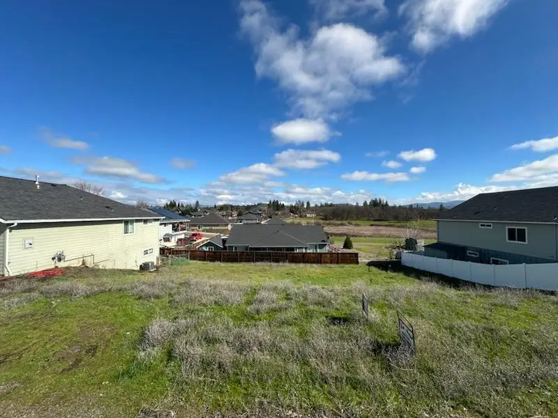 135 Hidden Valley Drive, Eagle Point, OR 97524 - #3