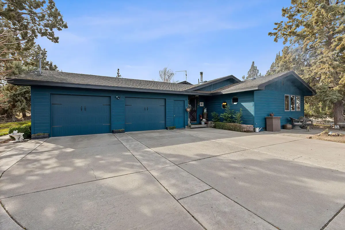 1686 NE Negus Way, Redmond, OR 97756 - #1