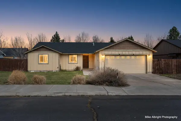 2215 SW Stonehedge Court, Redmond, OR 97756