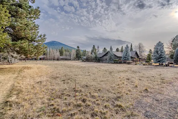 26249 SW Metolius Meadows Drive, Camp Sherman, OR 97730