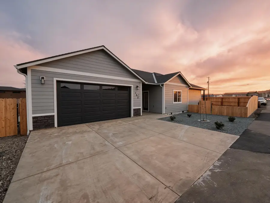 465 Arnos Street, Talent, OR 97540 - #2